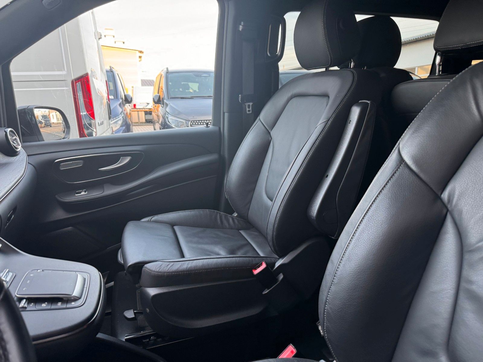 Fahrzeugabbildung Mercedes-Benz V 300 d AVA Extralang DISTRONIC Standheiz