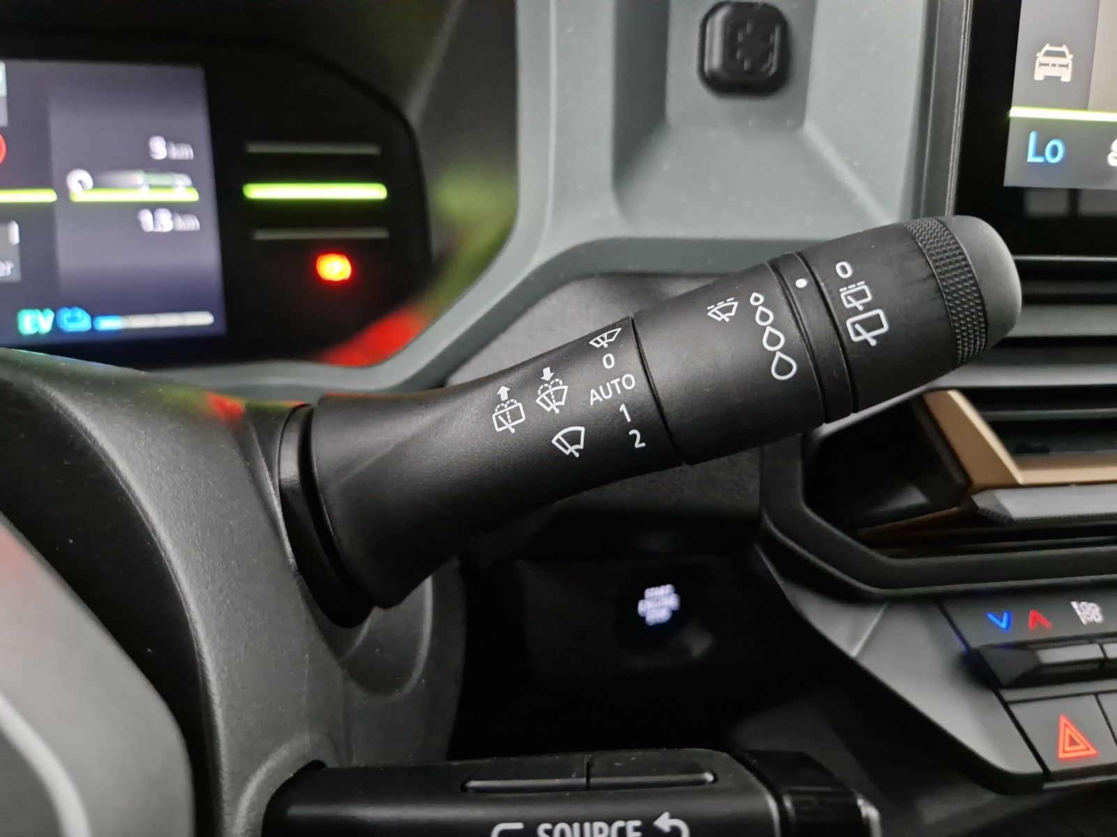 DACIA Duster Extreme Hybrid 155 Winterpaket – Bild 29