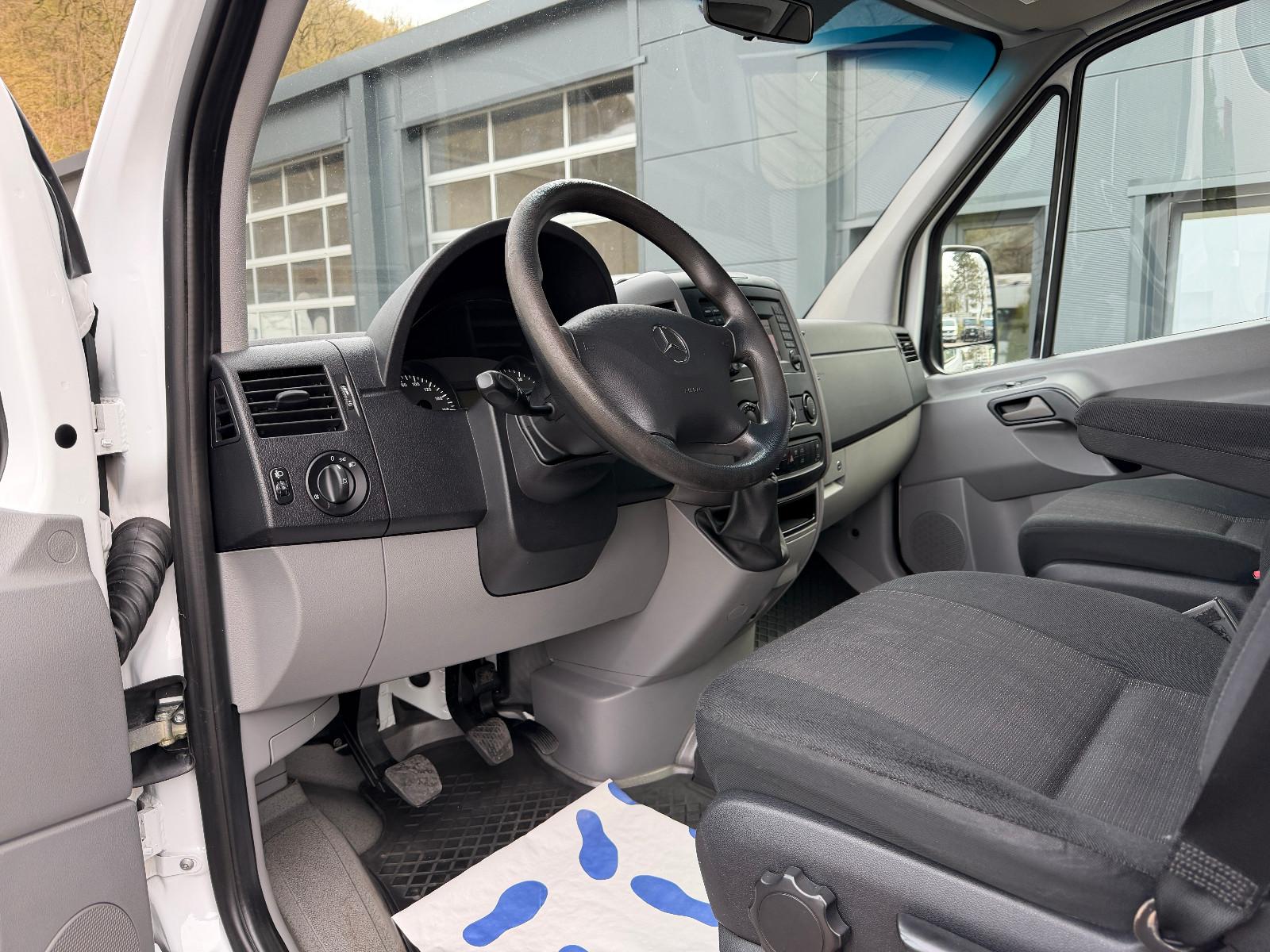 Mercedes-Benz Sprinter 313CDI Bus 9-Sitze L2H2 RWD Schwingsitz
