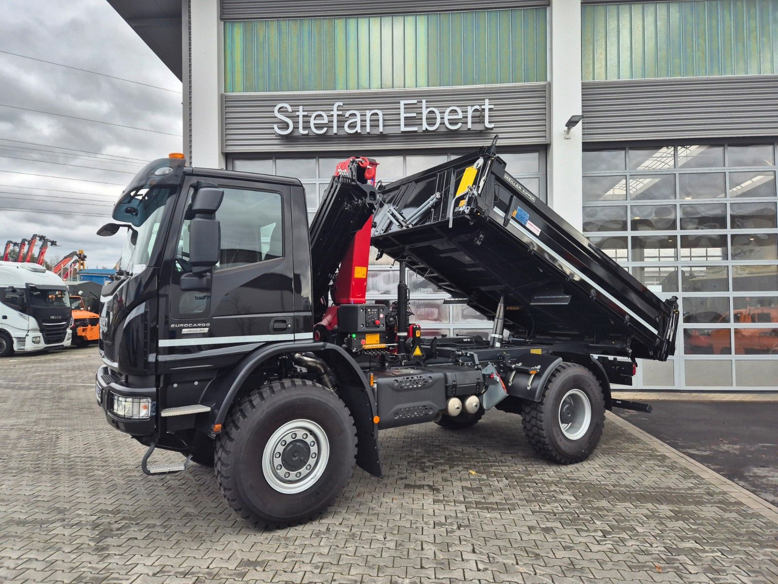 Fahrzeugabbildung Iveco Eurocargo ML150E32WS 4x4 Kran HMF 1130K Funk AHK
