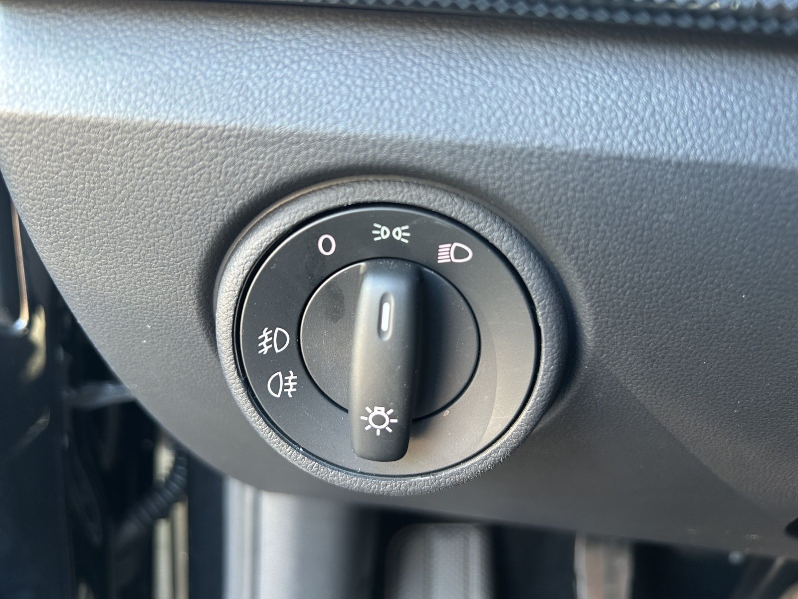 Fahrzeugabbildung Volkswagen up! Klima SHZ GRA RFK maps+more