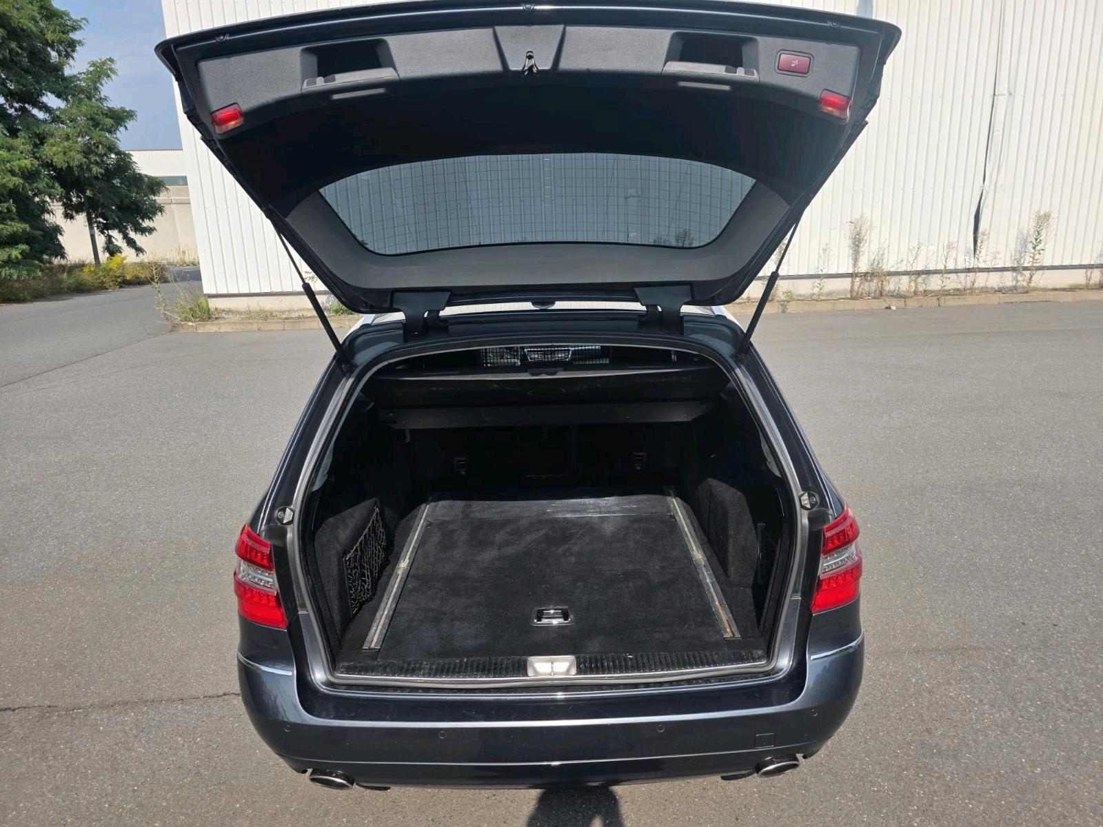 Mercedes-Benz E300 2011 — photo 8
