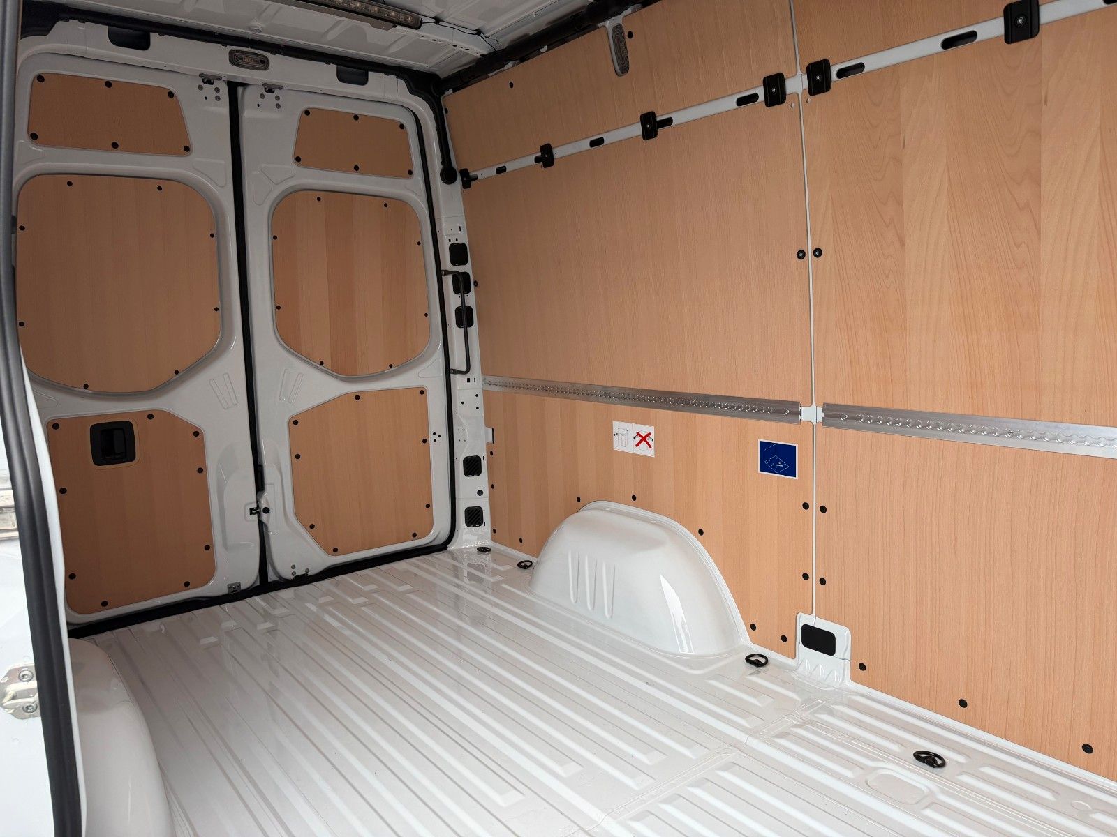 Fahrzeugabbildung Mercedes-Benz Sprinter 317 CDI 3665 9G AHK3,5to Klima Schwing