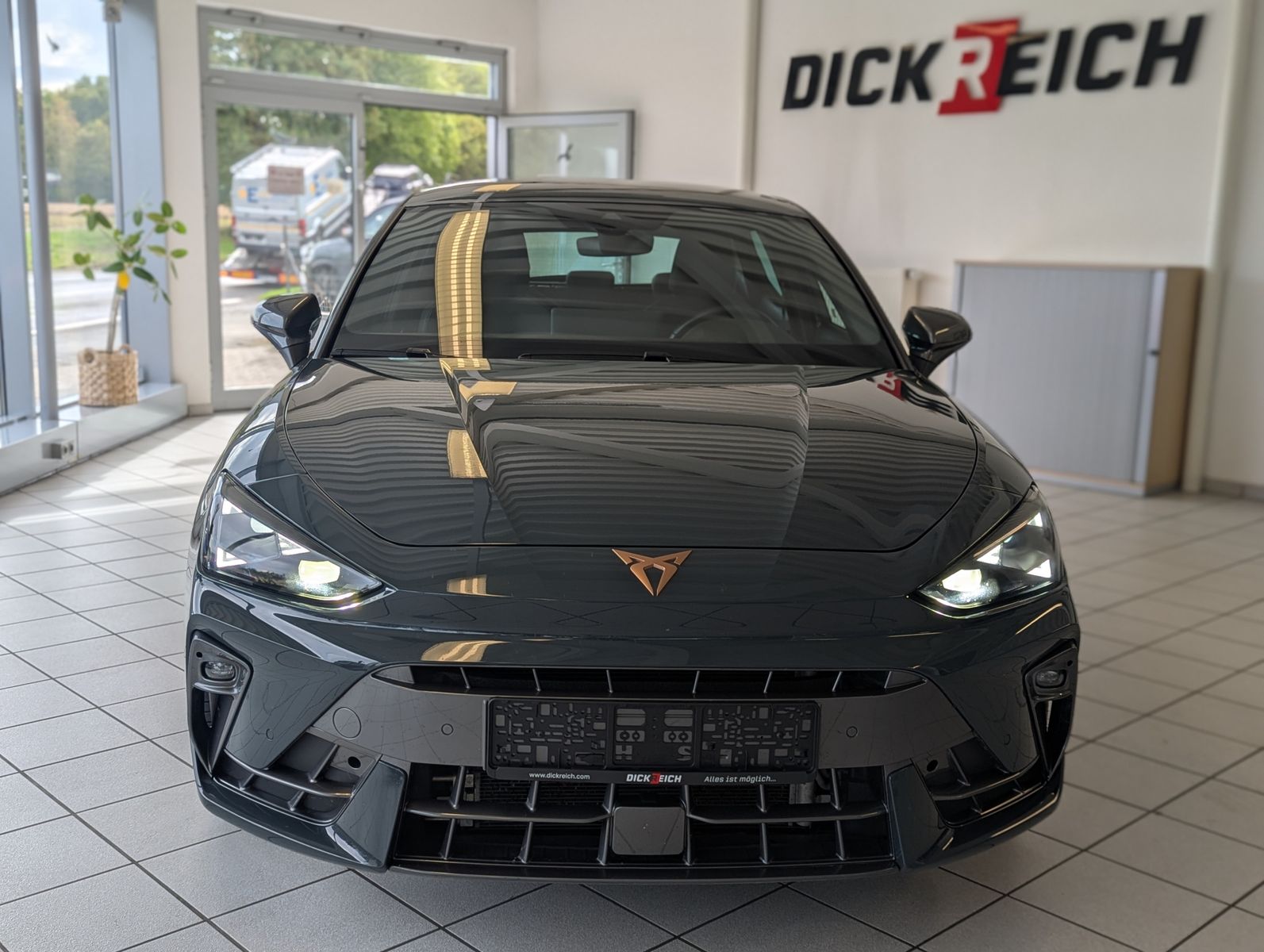 Fahrzeugabbildung CUPRA Leon 1.5 e-Hybrid Matrix Edge-Intelligent-Paket