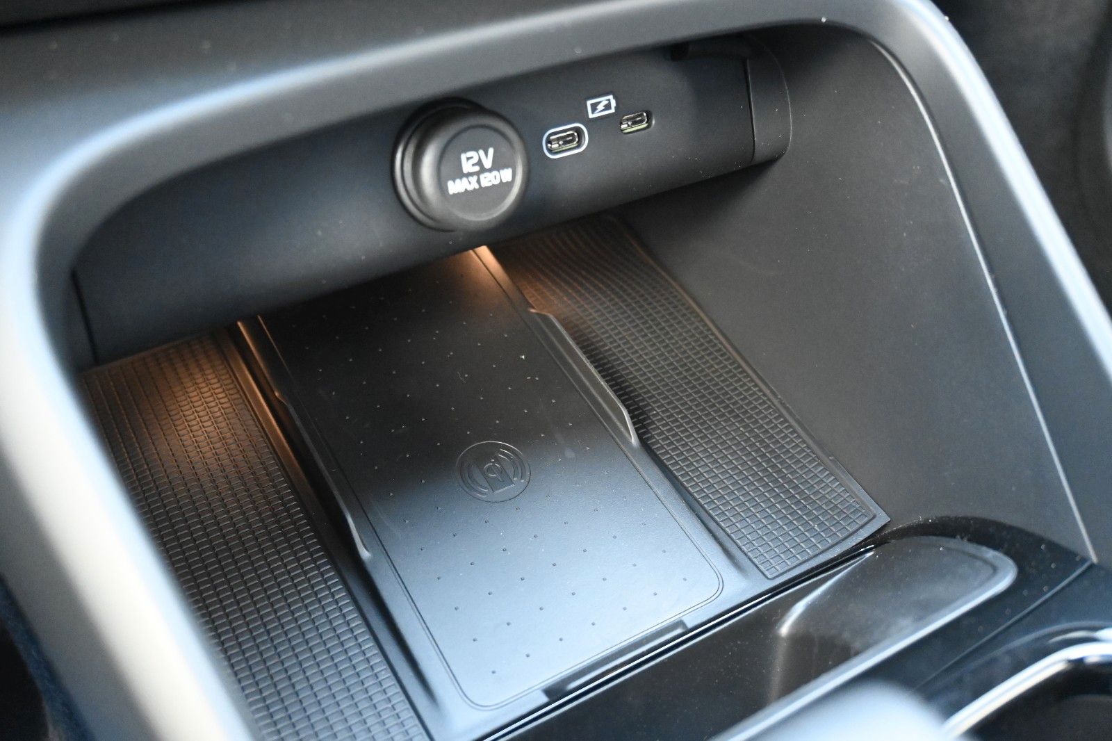 Fahrzeugabbildung Volvo XC40 B4 DKG Ultra Black Edition*STDHZG*360°*ACC