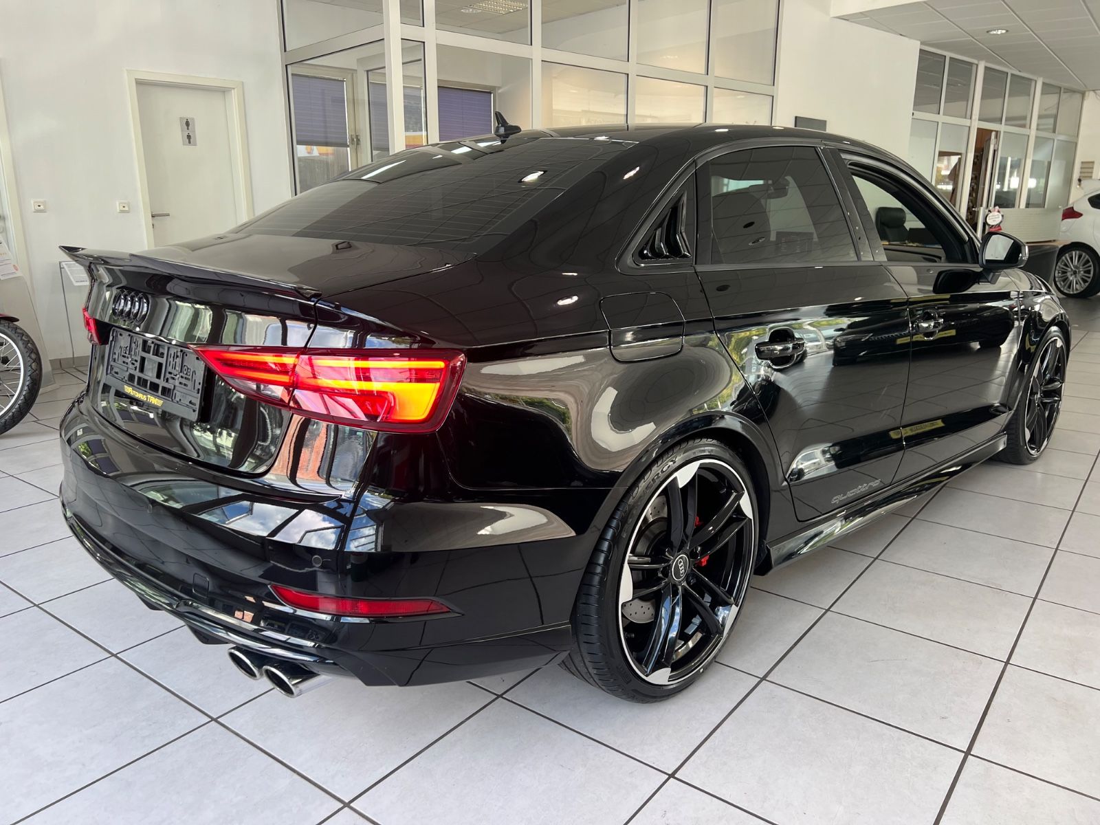 Fahrzeugabbildung Audi S3 Lim. 2.0 TFSI quattro * ALL BLACK *
