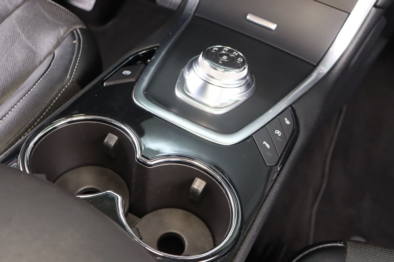 Fahrzeugabbildung Ford S-MAX * Massage * RFK * Pano Titanium