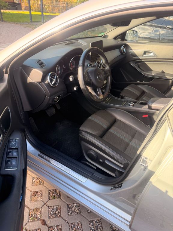 Image of Mercedes-Benz CLA 180