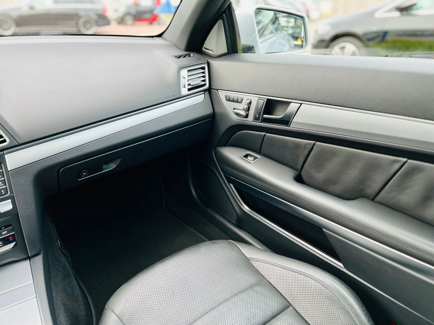 Fahrzeugabbildung Mercedes-Benz E 500 CABRIO AMG - Distronic, 360°, LED, Memory,
