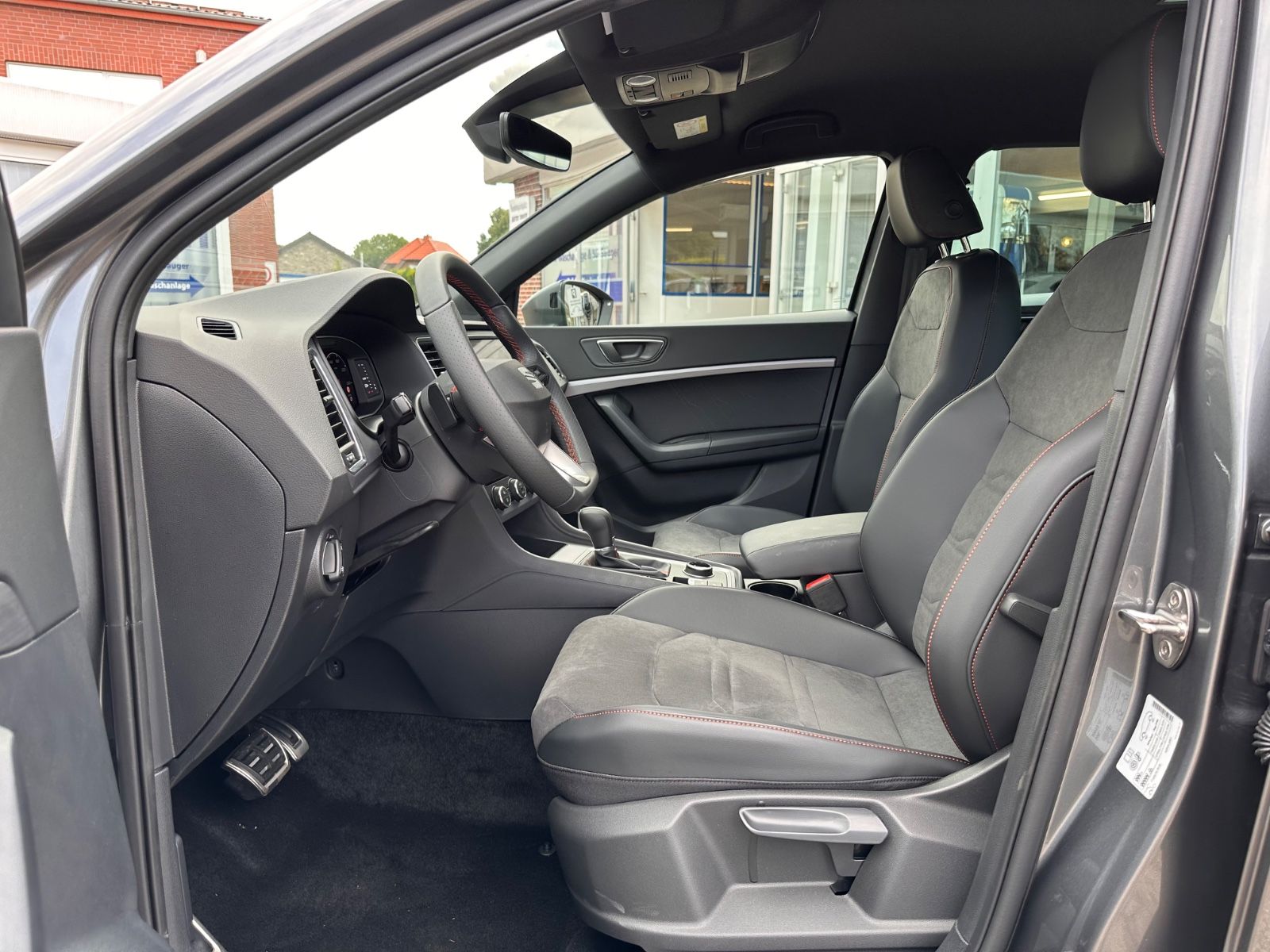 Fahrzeugabbildung SEAT Ateca FR 1.5 TSI DSG ACC/NAVI/LED/PDC/eHeck/SHZ