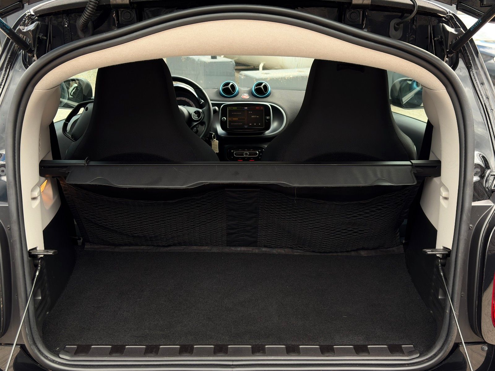 Fahrzeugabbildung Smart ForTwo Coupe EQ 60kW SHZ PDC Temp. Klima CarPlay