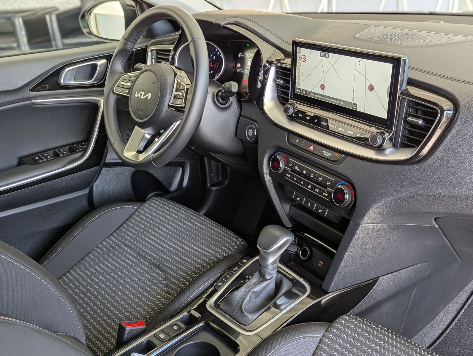 Fahrzeugabbildung Kia cee'd Sportswagon 1.5 Ultim Style-Pak JBL ACC 7J