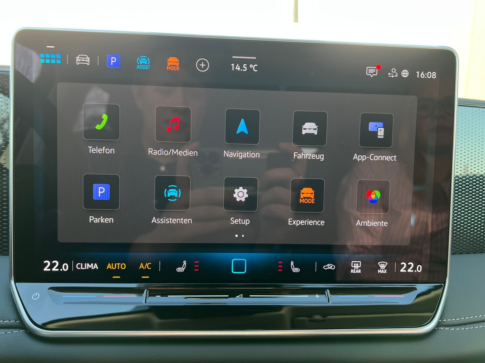 Fahrzeugabbildung Volkswagen Tiguan LIFE 1.5 eTSI DSG *AHK, LED Plus, Kamera,