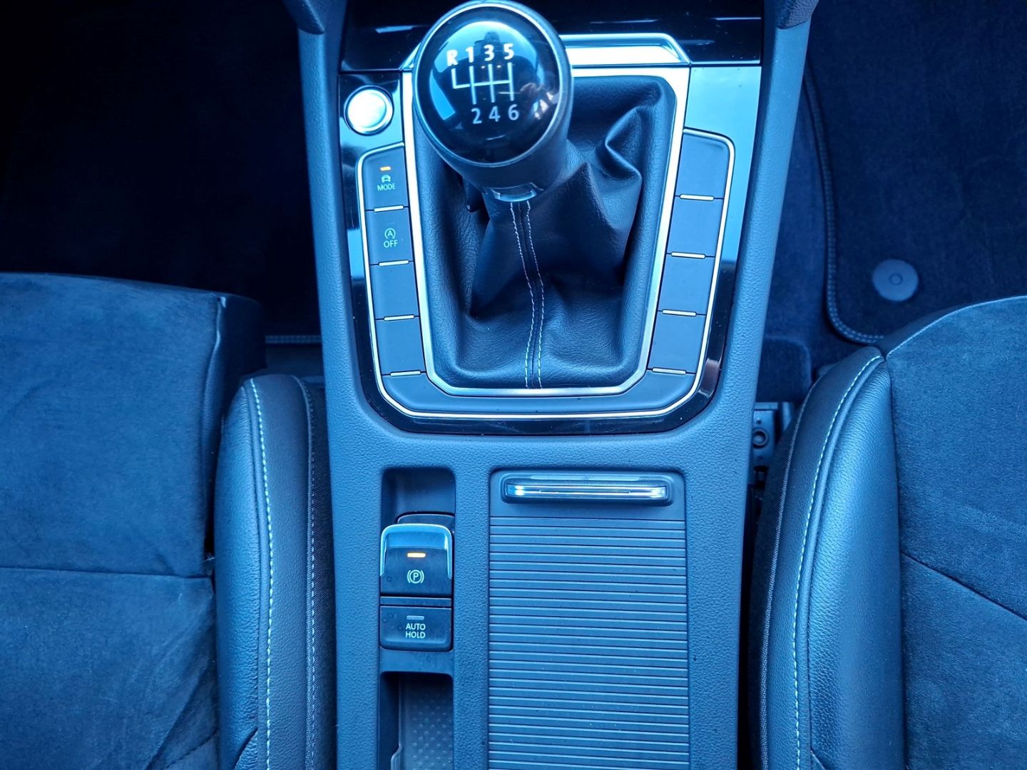 Arteon 2.0 TDI R-Line *NAVI*DYNAUDIO*PANO*DCC*