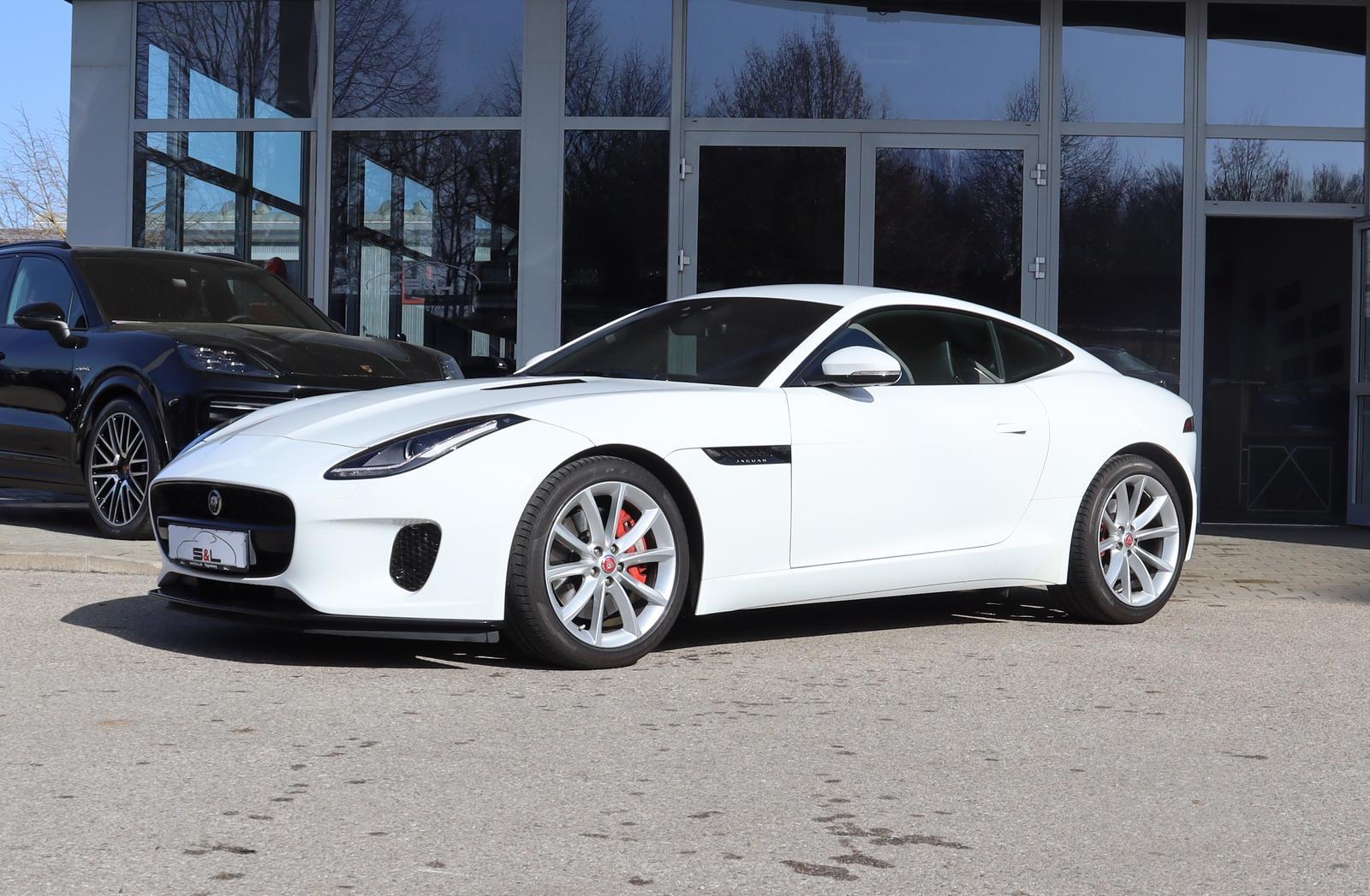 Jaguar F-Type P300 Black-Pack/Klappe/Kamera