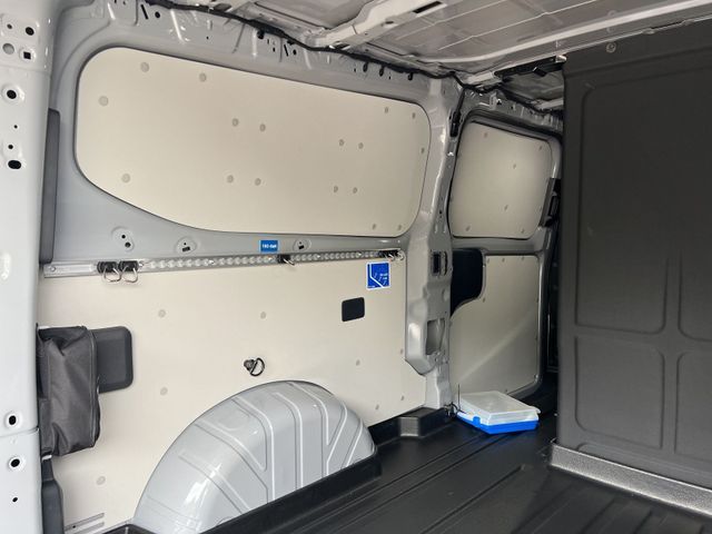 Transporter Kastenwagen mit L-Trennwand 2,0 TDI