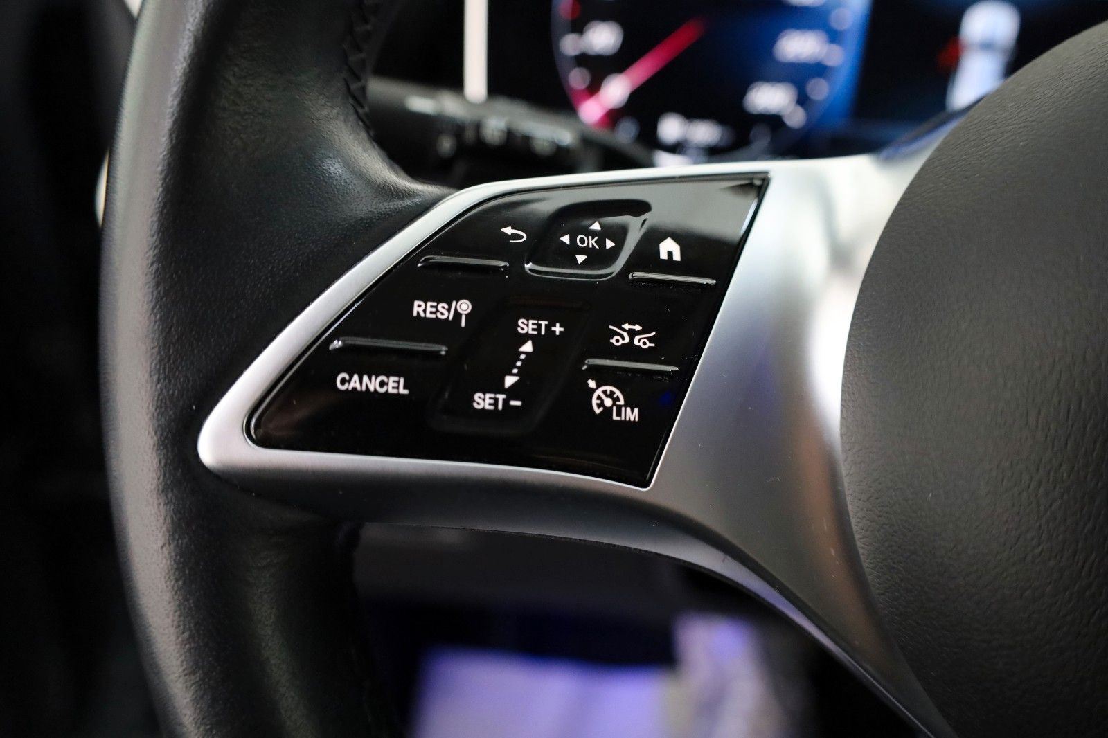 Fahrzeugabbildung Mercedes-Benz GLC 220d 4M Avantgarde,Leder,Navi,ACC,ParkPak+WR