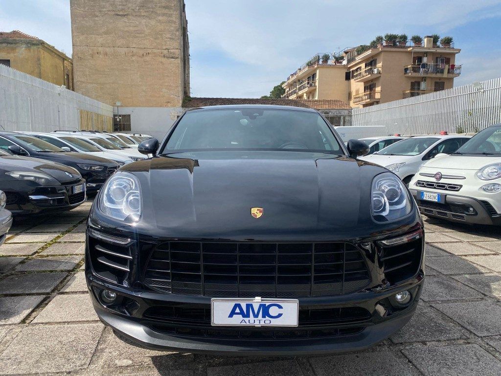 PORSCHE Macan