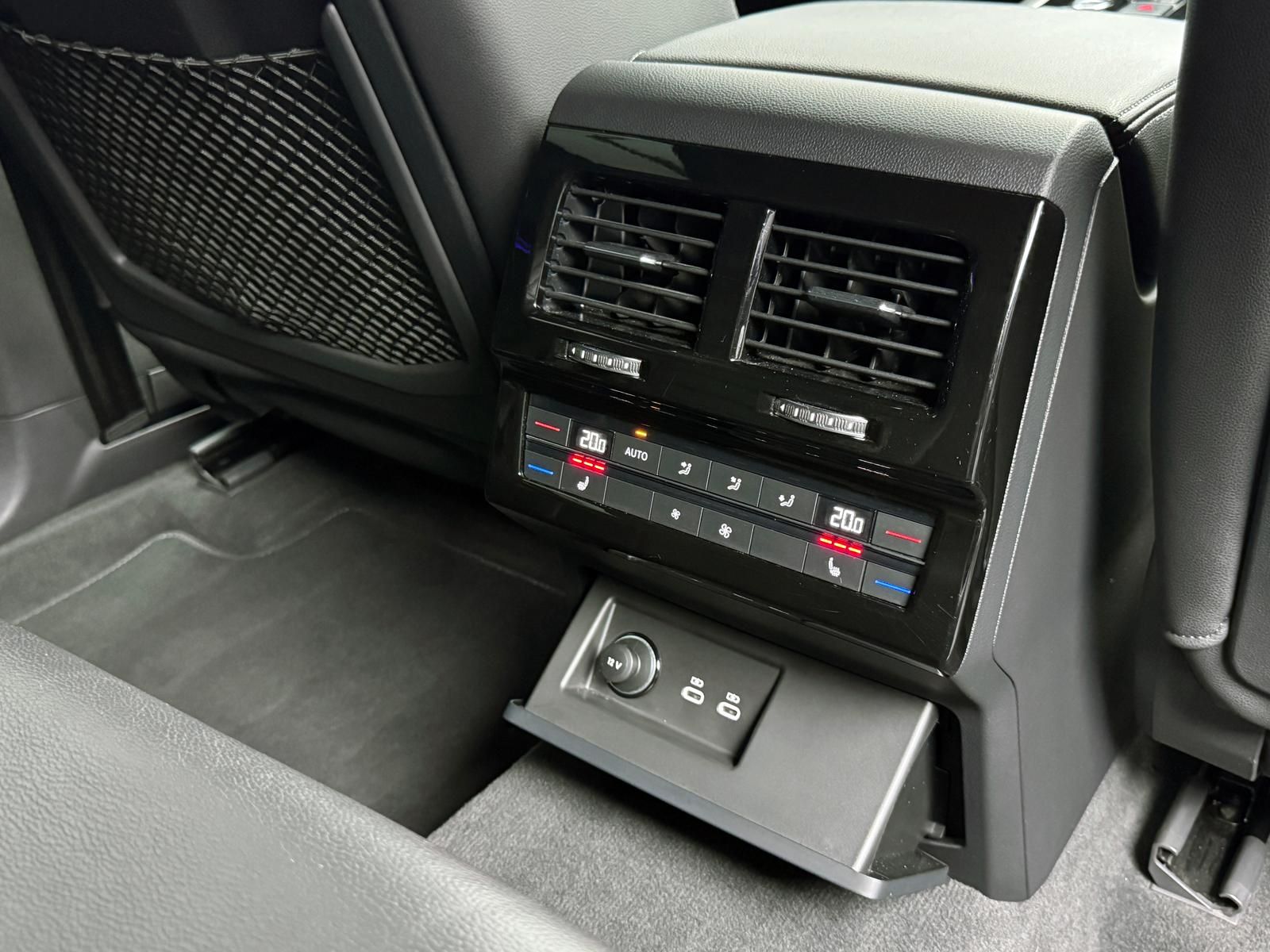 Fahrzeugabbildung Volkswagen 3.0 TDI*R-LINE*IQ*ALLRADLENK*DYNAUDIO*STANDHZ*AH
