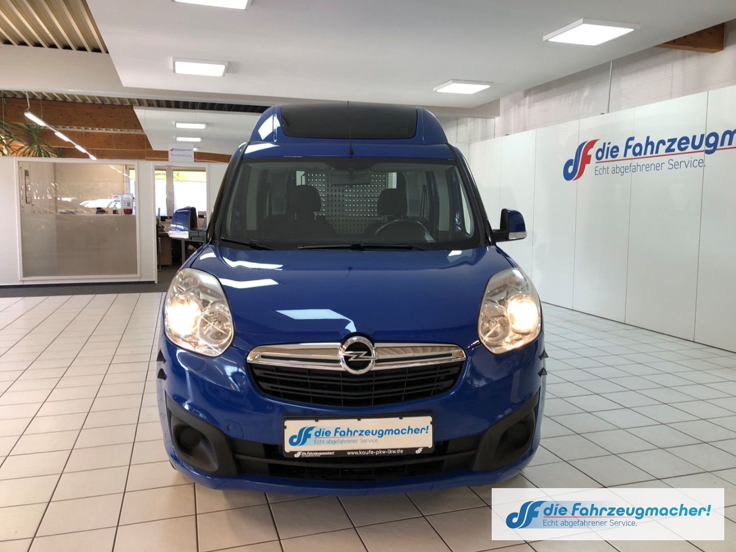 Fahrzeugabbildung Opel Combo D Colorado L1H2 1.4 SHZ  *BEHINDERTENGEREC