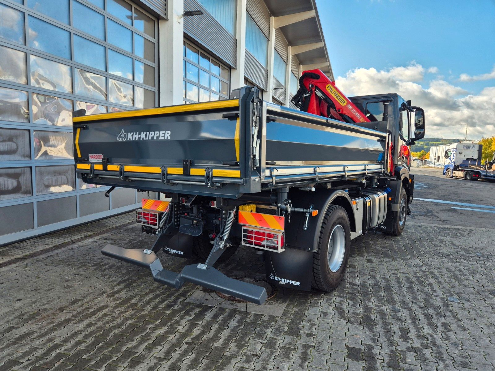 Fahrzeugabbildung Iveco AD200X46/P HR OFF Palfinger PK 12.501 Funk AHK