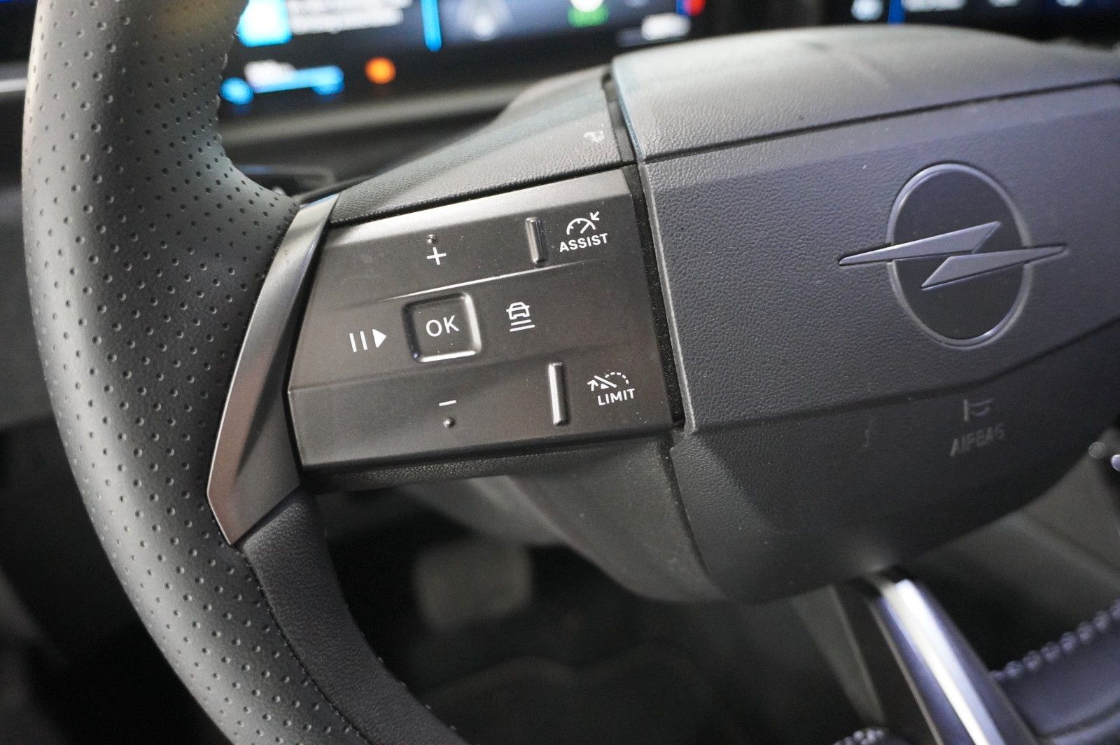 Fahrzeugabbildung Opel Grandland ELECTRIC GS SPORT 73KWH NAVI/360° /HUD