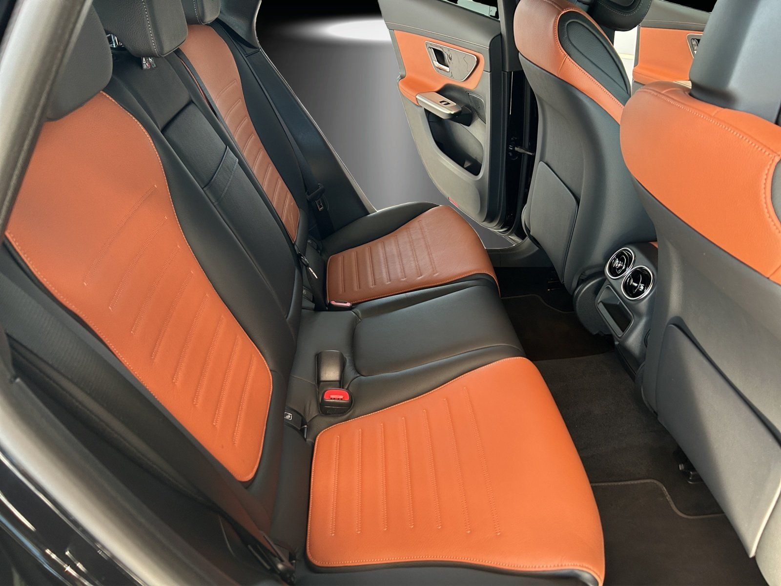 Fahrzeugabbildung Mercedes-Benz GLC400e 4M AMG Advanced DISTRO DigiLED el.Heckkl