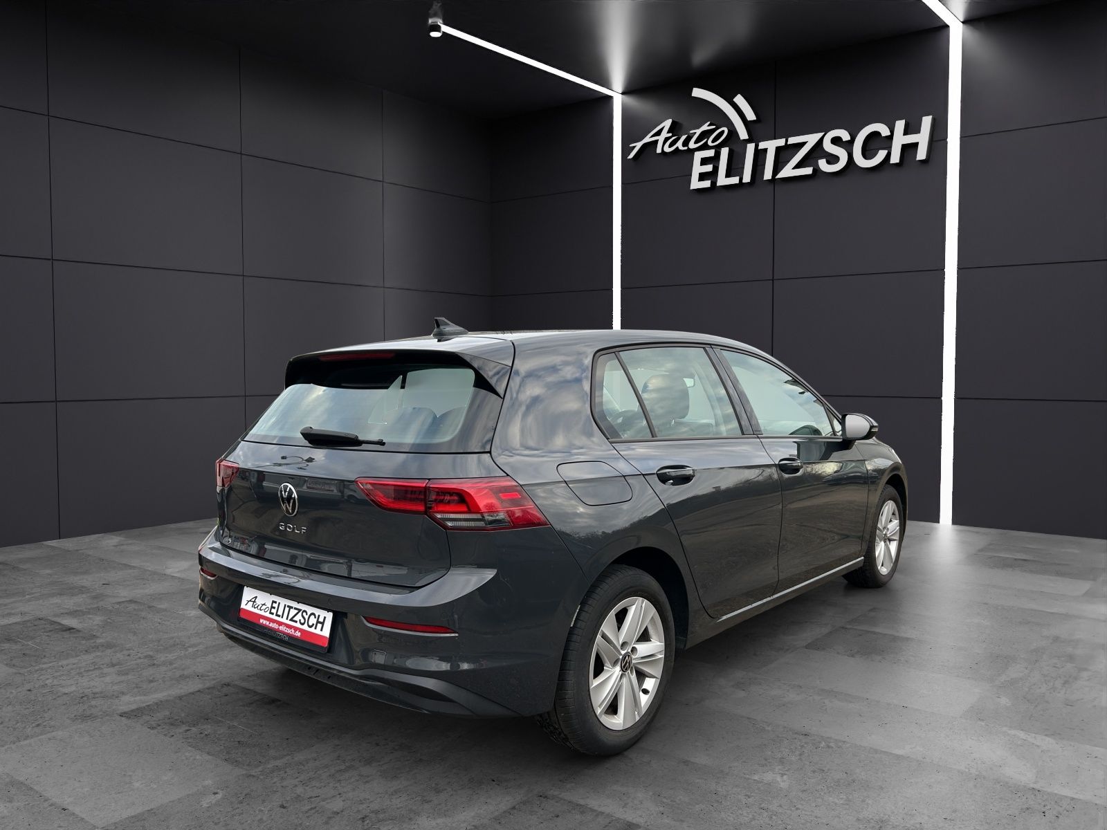 Fahrzeugabbildung Volkswagen Golf VIII Life TDI DSG LED ACC SH PDC Navi AID D