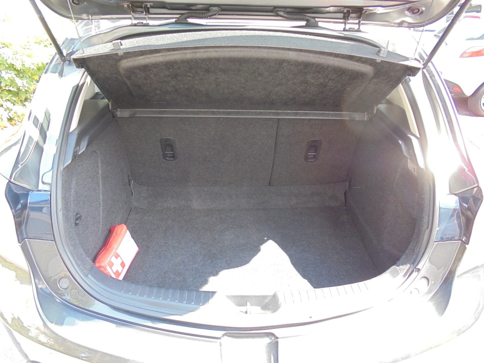 Fahrzeugabbildung Mazda 3 Lim. Exclusive-Line Automatik/Klima/Shz/PDC/