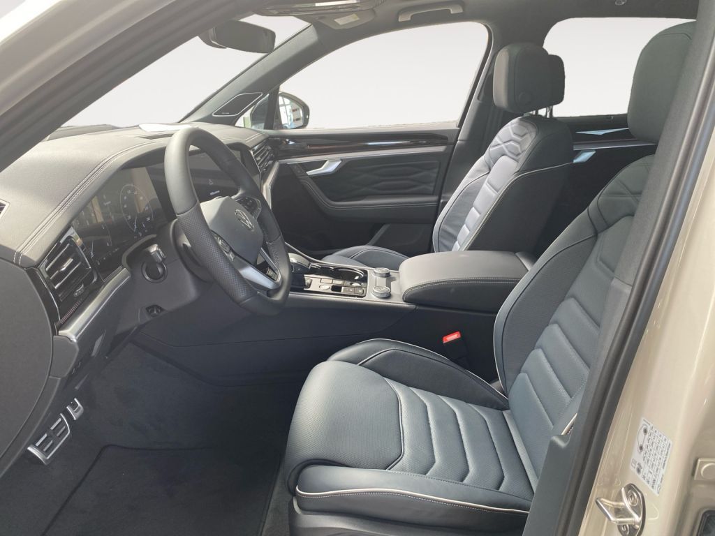Fahrzeugabbildung Volkswagen Touareg V6 TDI 4Motion Black Style R-Line Voll