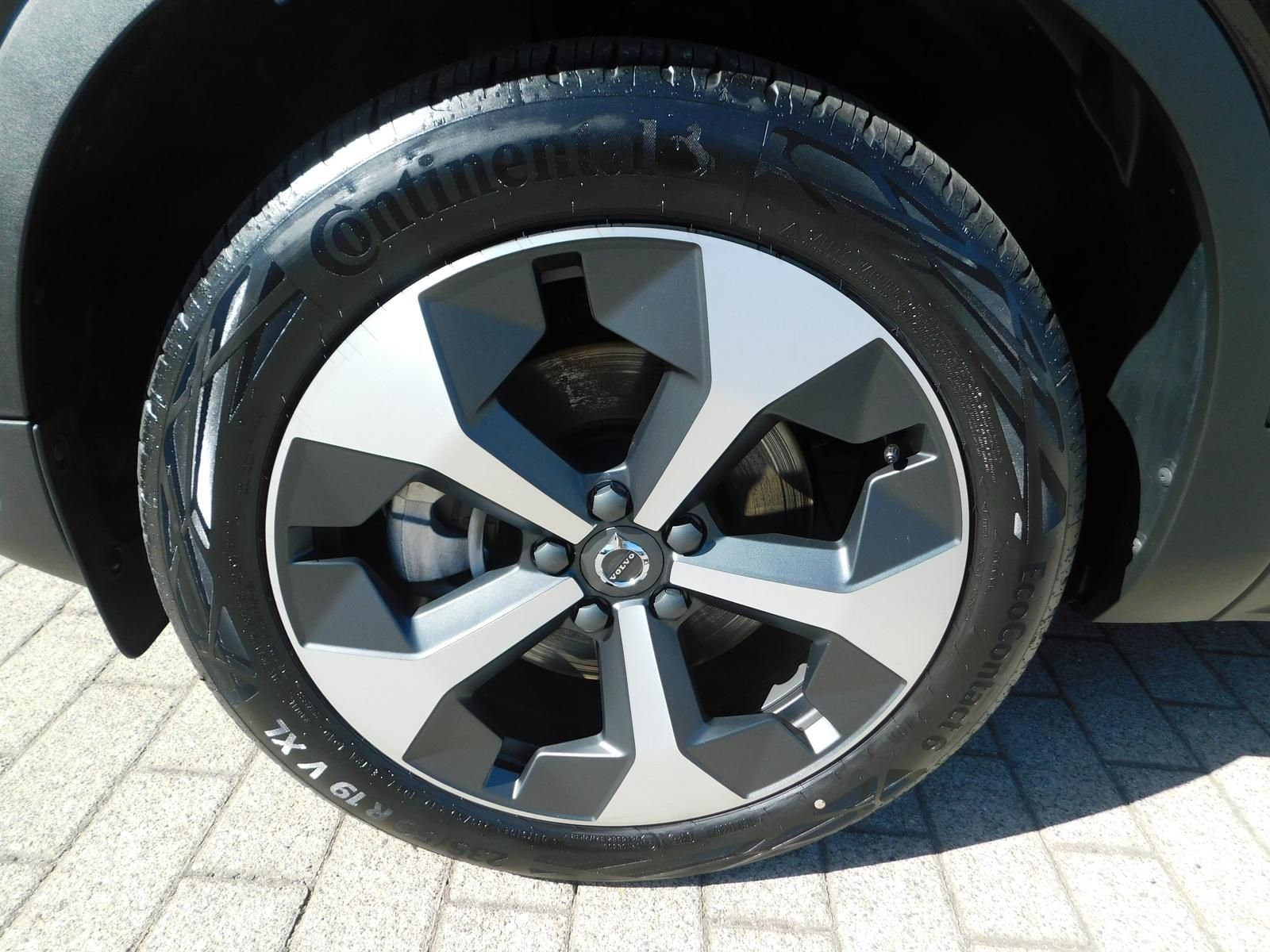 Fahrzeugabbildung Volvo XC40 B3 Plus Dark