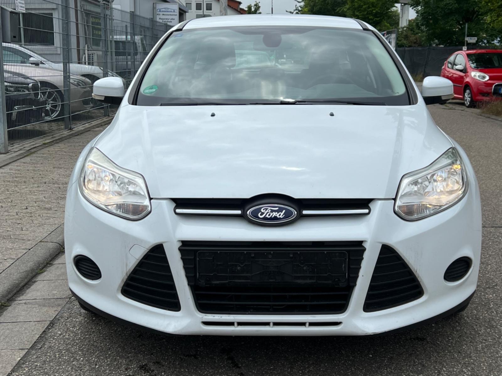Ford Focus 2013 — interior