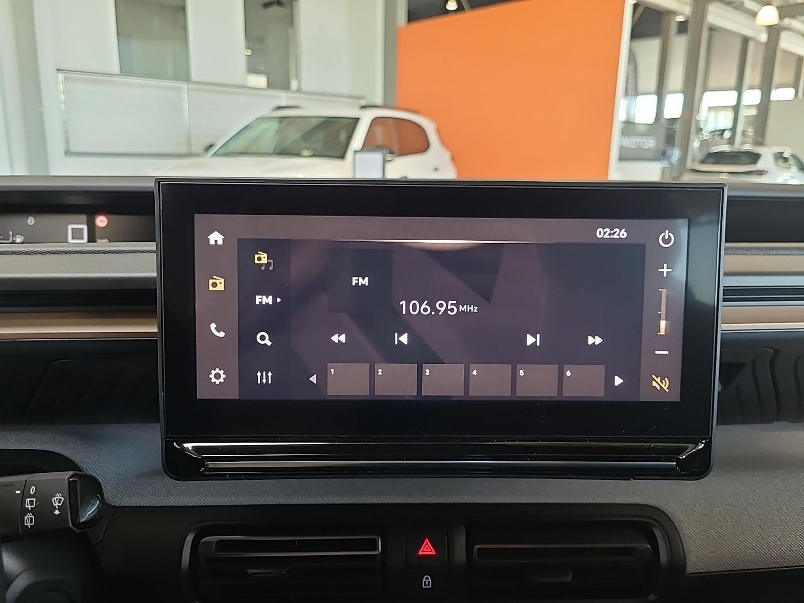 Fahrzeugabbildung Citroën C3 Aircross Plus 100 PS MT