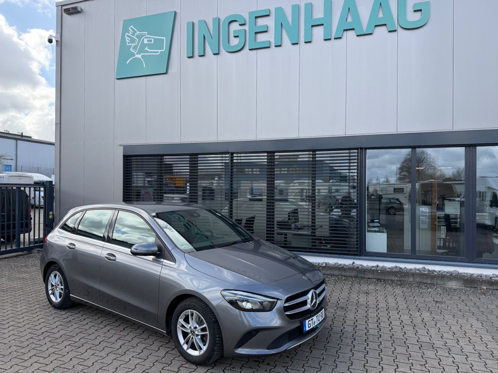 Fahrzeugabbildung Mercedes-Benz B 180 Business Paket