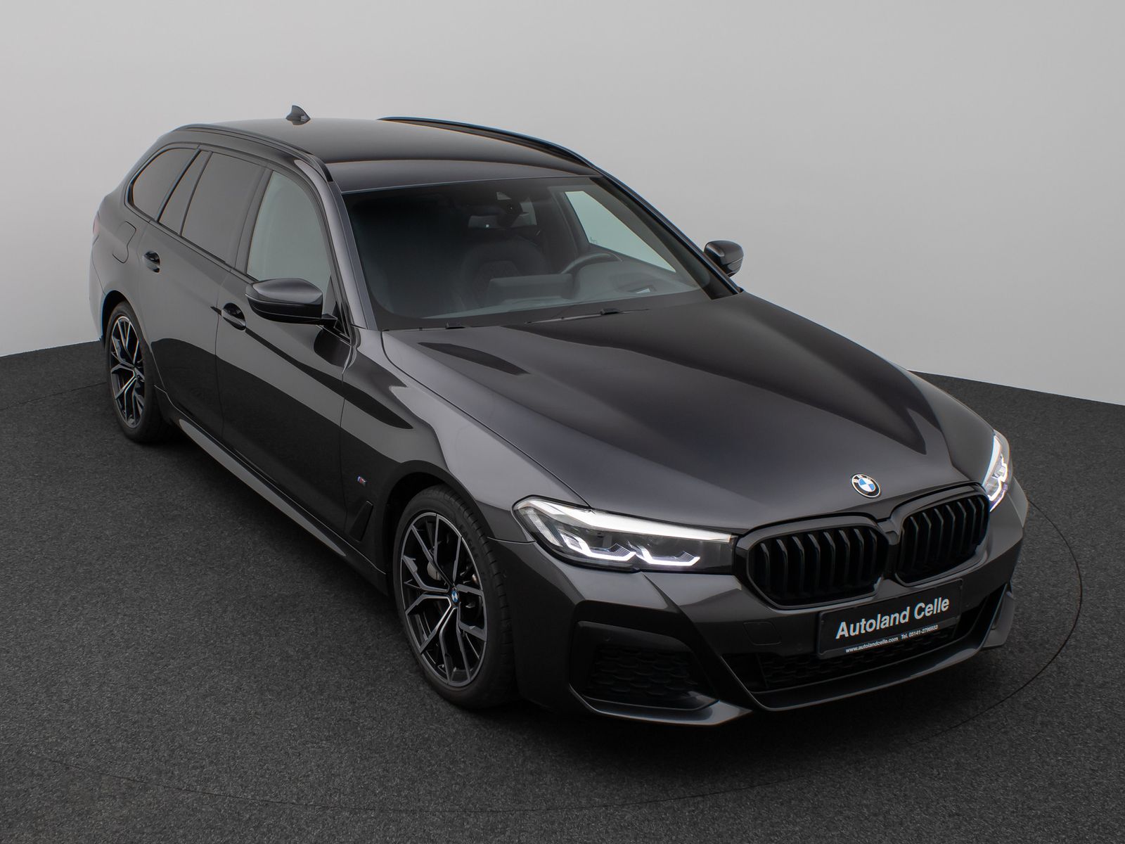 Fahrzeugabbildung BMW 530d xD M Sport Kamera HUD DAB H/K Komfort Alarm