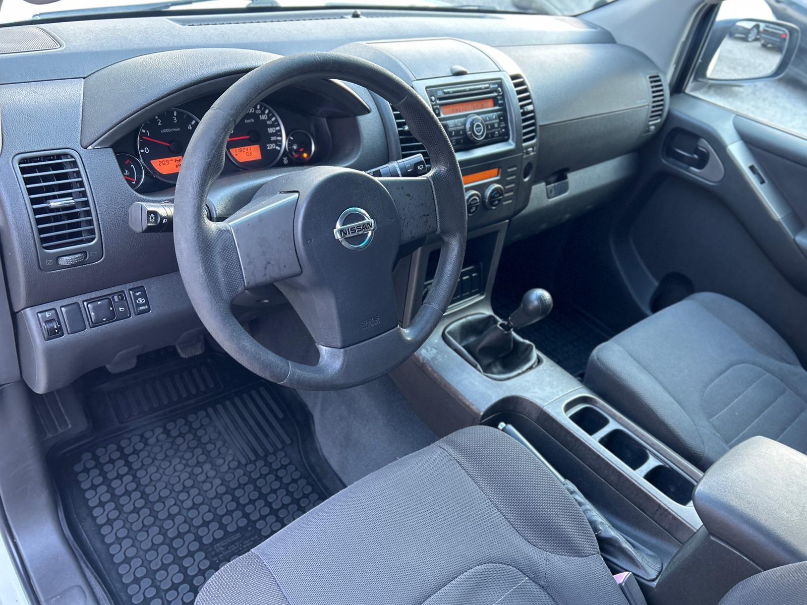 Nissan Pathfinder XE Plus 2.5 dCi 171 ch BVM 4x4 / 7 places / Attelage 3 t / Sièges chauffants / Climatisation auto