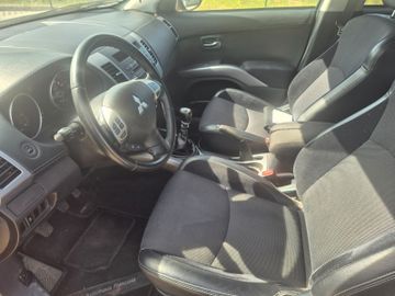 Mitsubishi Outlander - 10