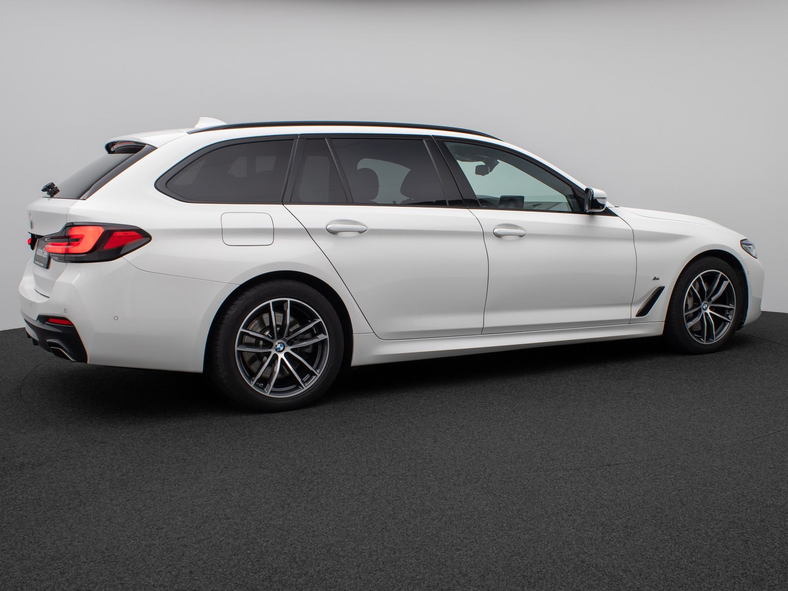 Fahrzeugabbildung BMW 530d xD M Sport Panorama Laser 360°HUD DAB H/K