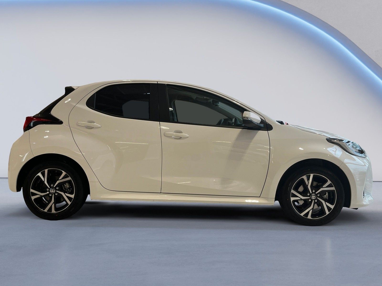 Fahrzeugabbildung Toyota Yaris Hybrid Teamplayer inkl. Rückfahrkamera