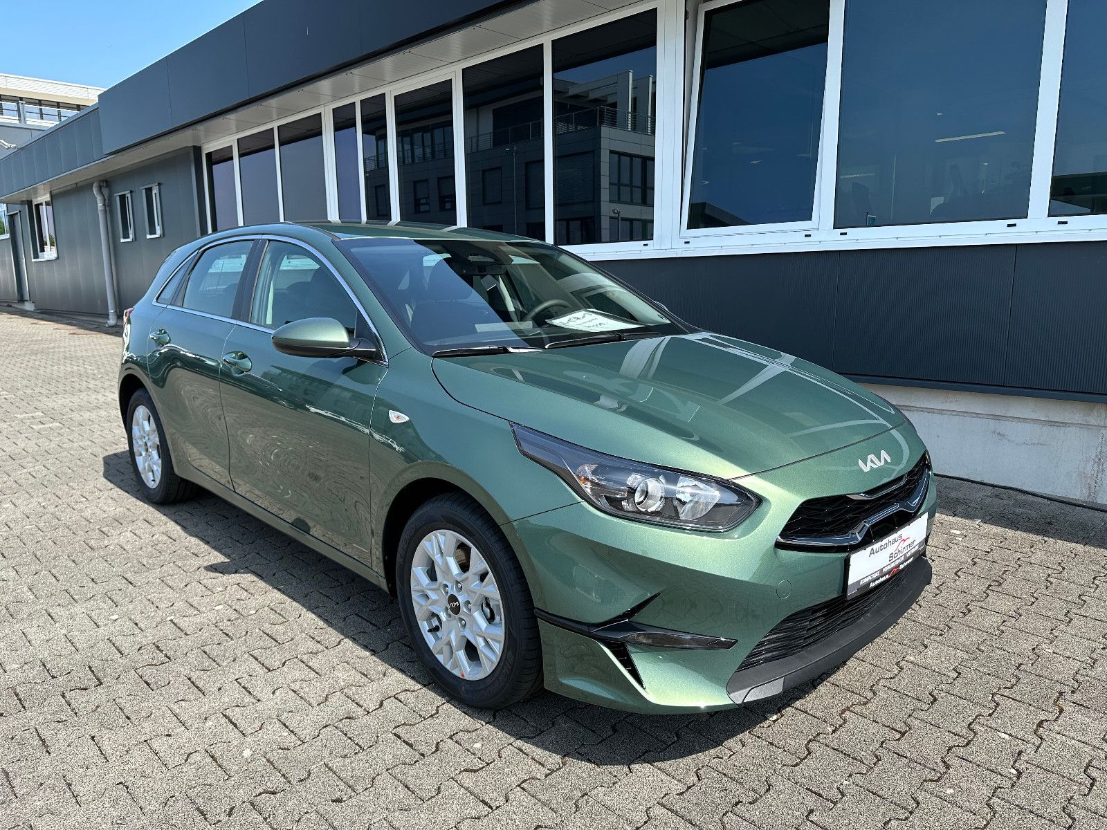 Fahrzeugabbildung Kia cee'd / Ceed  1.5 T-GDI MT VISION NAVI KOMF+