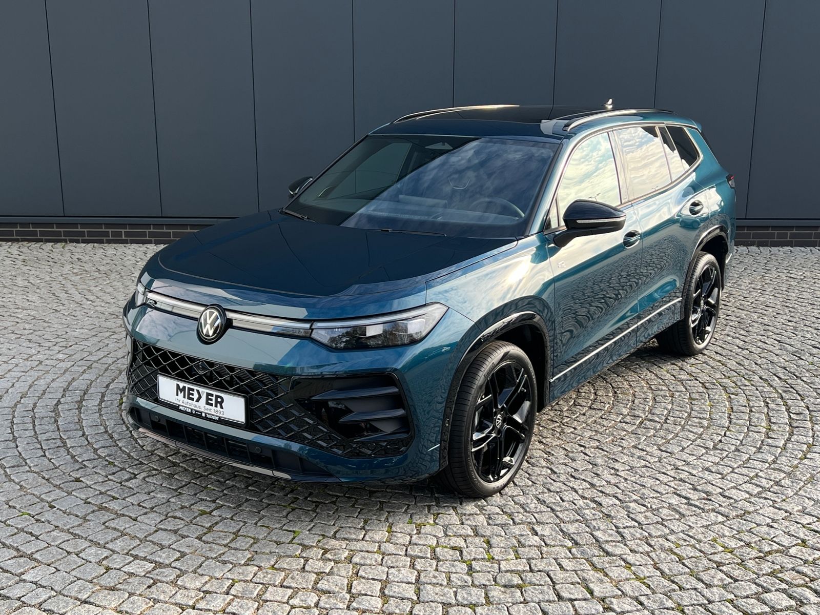 Fahrzeugabbildung Volkswagen Tayron R-Line 2.0 TDI DSG 4MOTION *AHK, IQ.Light