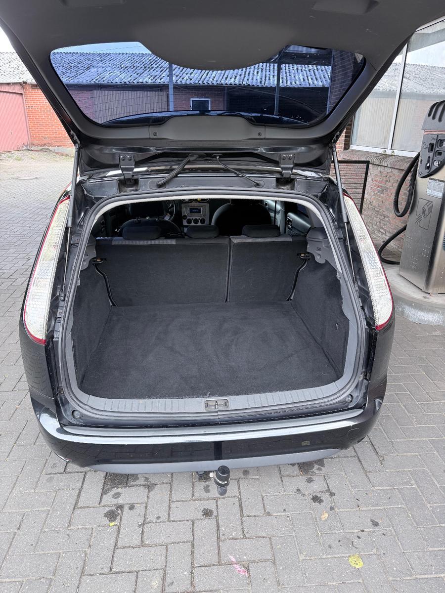 Ford Focus 2009 — photo 10