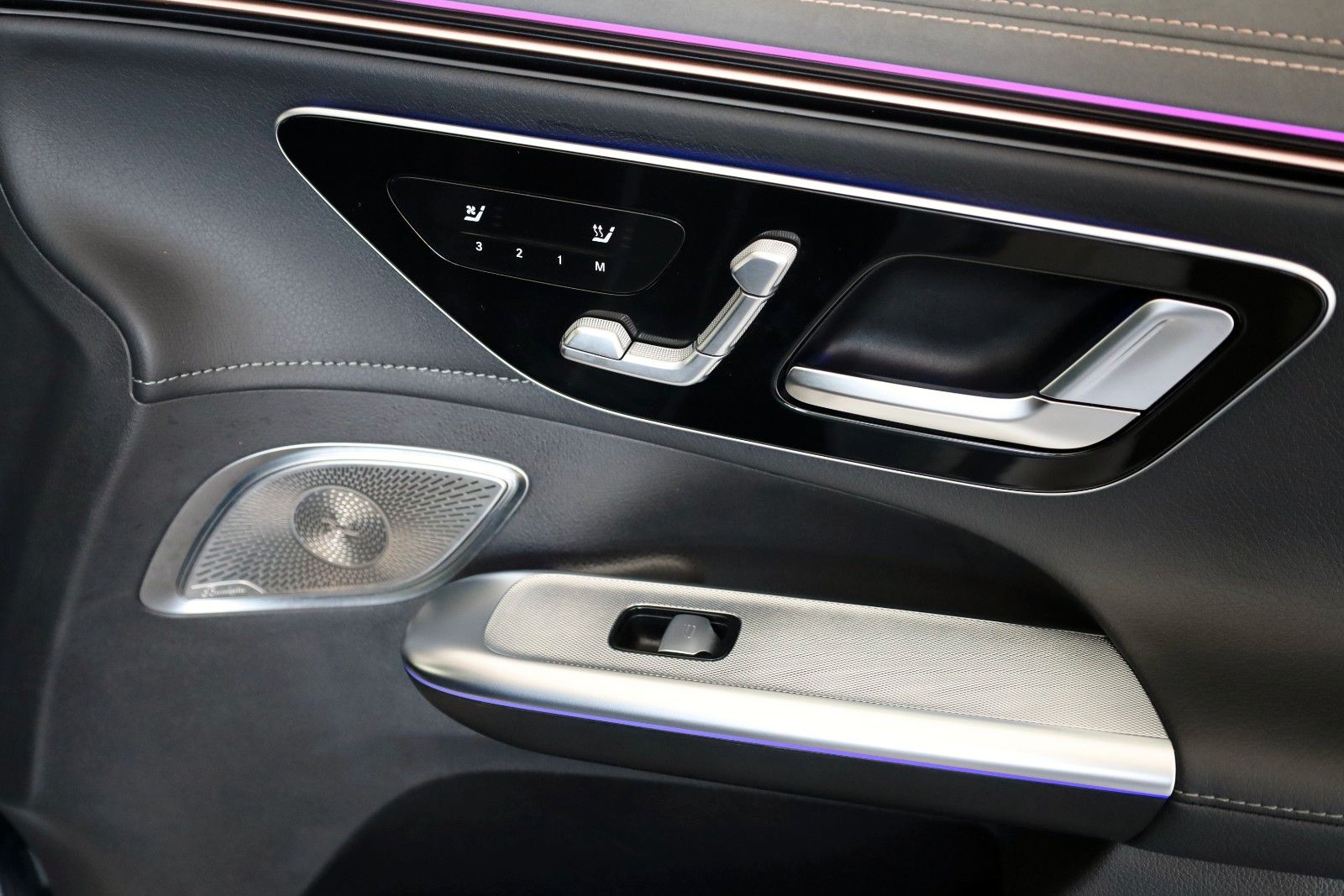 Fahrzeugabbildung Mercedes-Benz EQE 500 SUV 4M AMG Panorama,HUD,Wärmepumpe,360°K