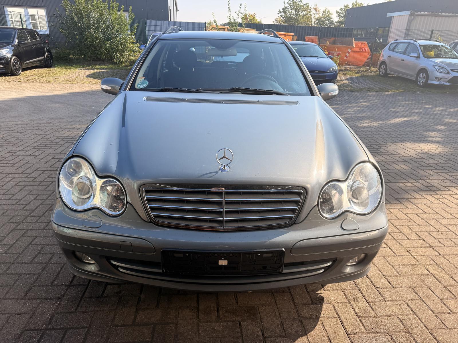 Mercedes-Benz C200 2005 — rear view