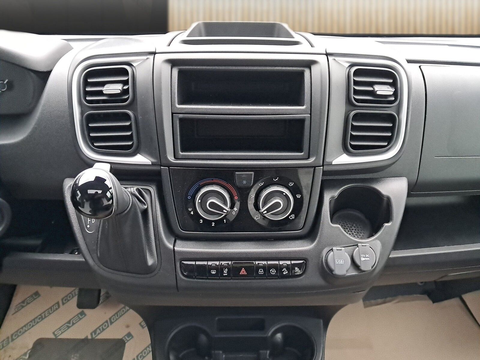 Fahrzeugabbildung Sunlight Adventure V 66 Automatik, Dörr Edition, TV