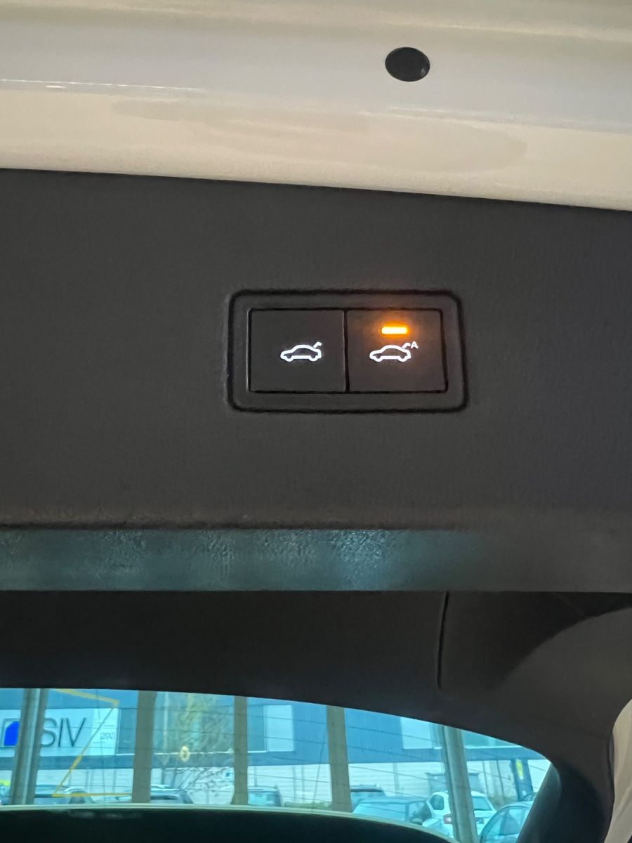 Fahrzeugabbildung Volkswagen Tiguan 2.0TDI DSG Highline 4Motion R line 239PS