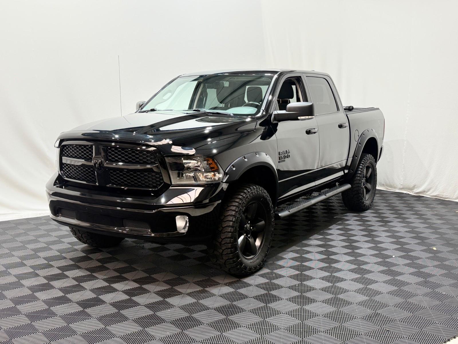 Dodge RAM 1500 Blackout Crew Cab 4x4