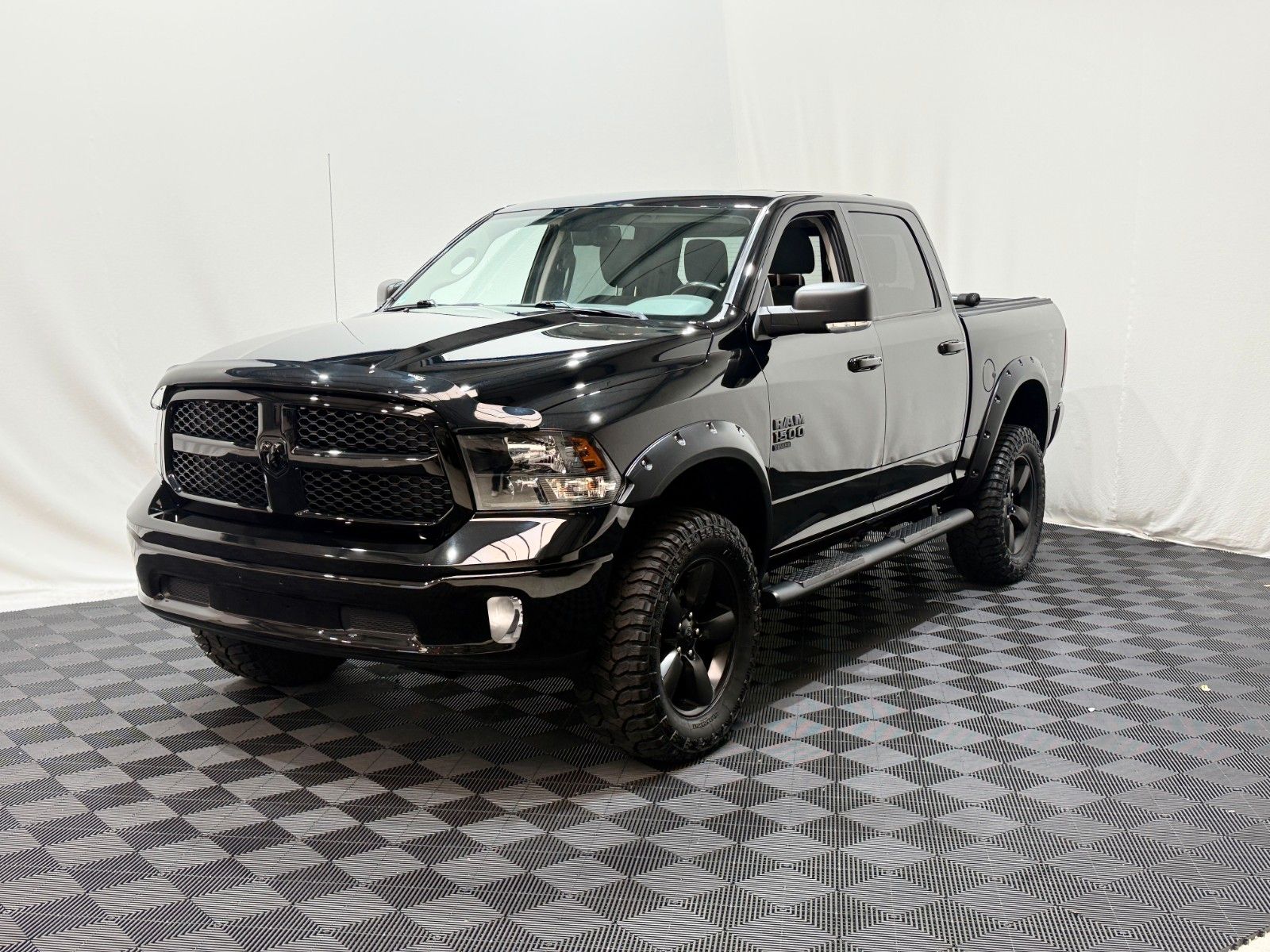 Fahrzeugabbildung Dodge RAM 1500 Blackout Crew Cab 4x4