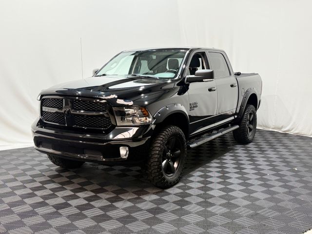 Dodge RAM 1500 Blackout Crew Cab 4x4