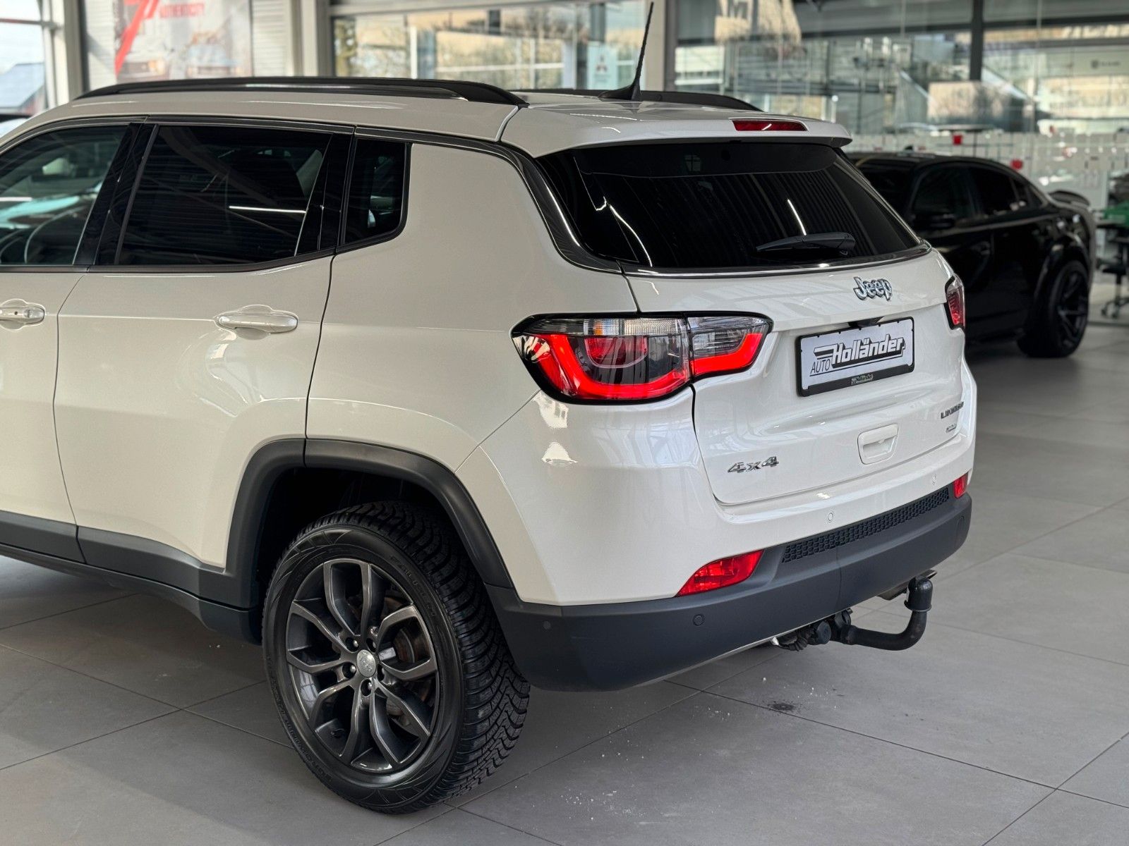 Fahrzeugabbildung Jeep Compass 1.4T Limited 4WD "Pano AHK Winterpaket"